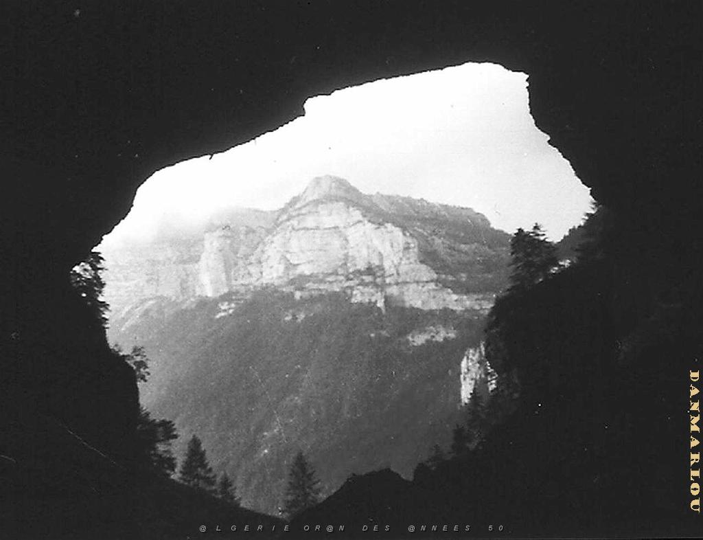 COLO JEUNE FRANCE 1956 Quel massif, depuis quel gouffre.jpg